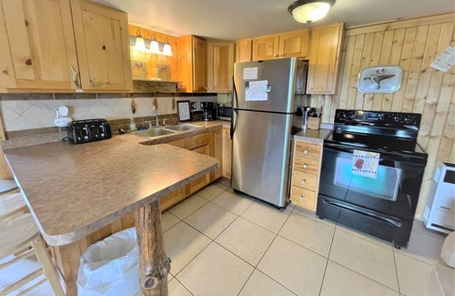 Butternut Cabina | Butternut Lakeview Oasis | 2 Bed, 1 Bath