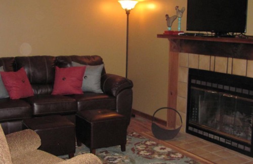 Laurelville Cabaña | Button Buck--Cottage in Hocking Hills--Wood Burning Fireplace, and Pond