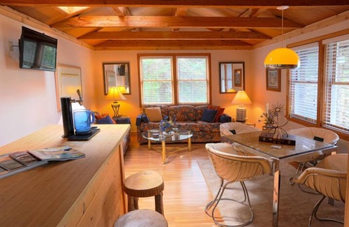 Champion Casa | Casa mágica, rústica y encantadora de 8 habitaciones con vista espectacular. Agregue el 3er nt $ 500