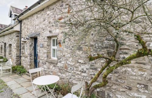 Llandeilo Casa | Buzzards Watch