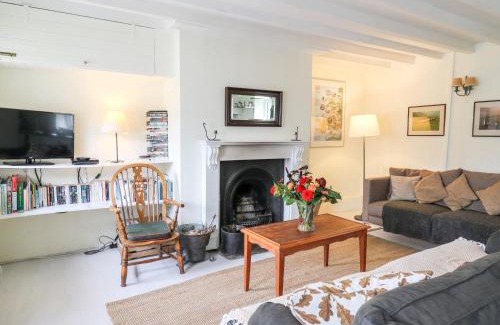 Llandeilo Casa | Buzzards Watch