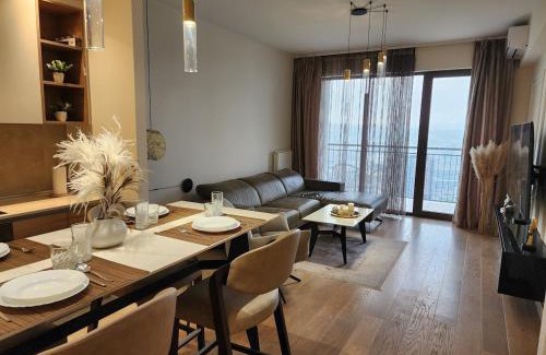 Sarajevska Apartamento | BW SkyVerde on 21st - River & Tower View
