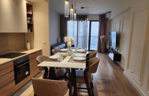 Sarajevska Apartamento | BW SkyVerde on 21st - River & Tower View
