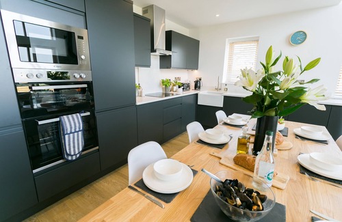 Cylch-Y-Garn Cabaña | Bwncath - a coastal that sleeps 6 guests in 3 bedrooms