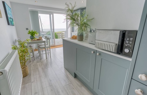 Cylch-Y-Garn Apartamento | Bwthyn Bach - a sea view that sleeps 4 guests in 2 bedrooms