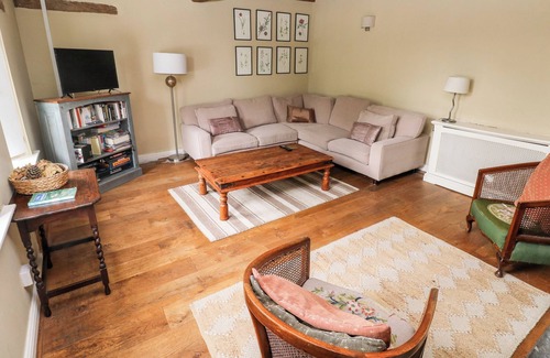 Oldwalls Casa | BWTHYN BERWIG, pet friendly, with open fire in Llanrhidian