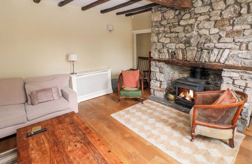 Oldwalls Casa | BWTHYN BERWIG, pet friendly, with open fire in Llanrhidian
