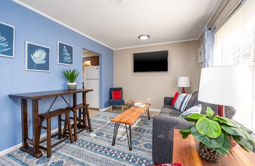 Pineville Apartamento | By Downtown | WFH👩💻 | 55" TV |King 🛏 | Free🅿️ |Pets✅