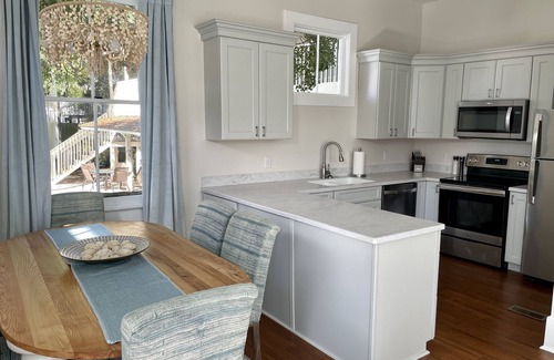 Metropolitan Apartamento | By Forsyth Park, W/ King Bed +New Bath & Kitchen!