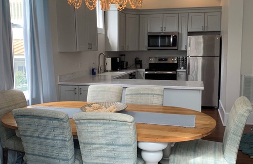 Metropolitan Apartamento | By Forsyth Park, W/ King Bed +New Bath & Kitchen!