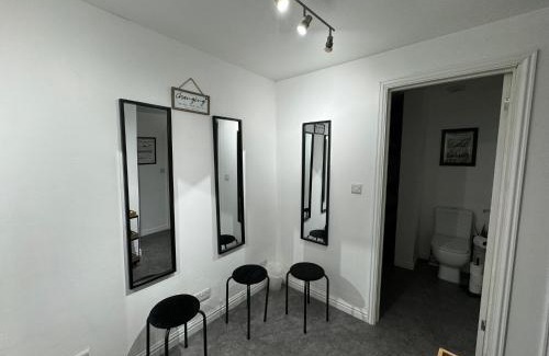 Riverside Apartamento | By Lushlets - Apartments Games Room Hot Tub - Great for Hens Stags and Sporting groups