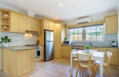 Rosebud Casa | 'By the Beach' Your Comfy Rosebud Holiday Home