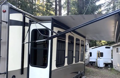 Boulder Creek Cabina | By The River - RV Masoods Lodge Boulder Creek, CA