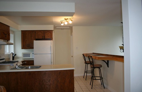 Gananoque Apartamento | By The Rivers, un apartamento único con vista al río St. Lawrence