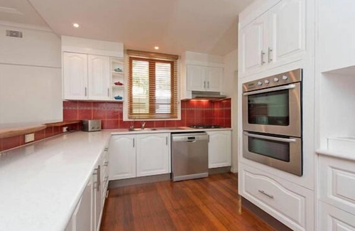 Byron Bay Casa | Genie House - Casa de huéspedes apta para familias y mascotas / Netflix / Wifi / cerca del centro de la ciudad
