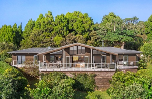 Raglan Apartamento | BYRON HILL - Vistas de 180 grados de Raglan