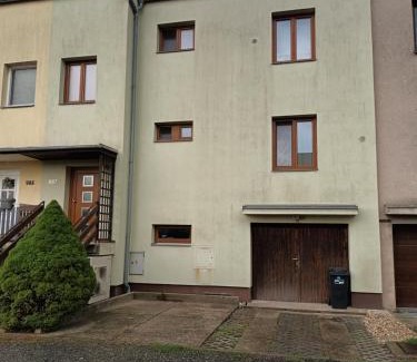 Sadska Apartamento | Byt v řadovém domě