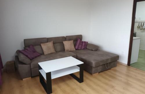 Sadska Apartamento | Byt v řadovém domě