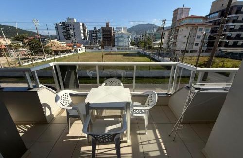 Governador Celso Ramos Apartamento | Cód 107- Apartamento aconchegante á 50m do mar