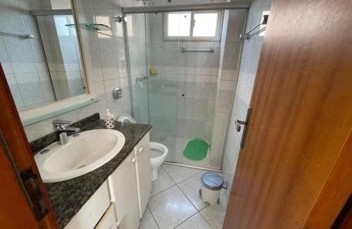 Governador Celso Ramos Apartamento | cód 77 · Amplo apartamento a 80 metros do mar