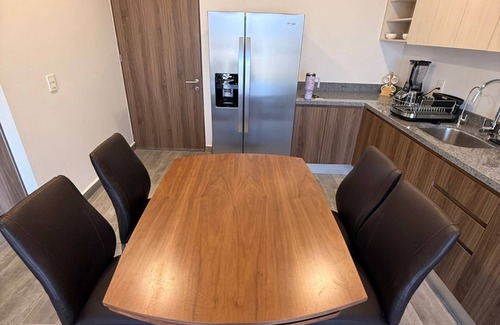 Zapopan Apartamento | Cómodo depa en Zapopan con alberca, cama queen y cocina equipada