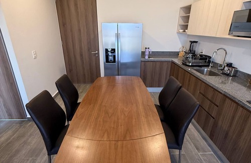 Zapopan Apartamento | Cómodo depa en Zapopan con alberca, cama queen y cocina equipada