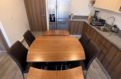 Zapopan Apartamento | Cómodo depa en Zapopan con alberca, cama queen y cocina equipada