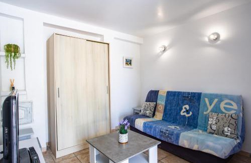 Beaucaire Apartamento | Côté Oliviers 4P - Appt 4p climatisé avec piscine