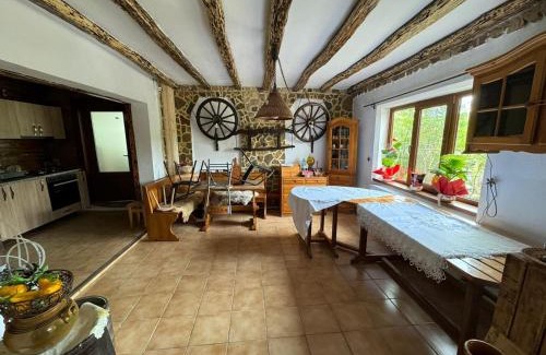 Vernesti Casa | Căsuțele din pădure