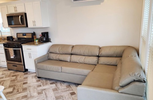 Sherrills Ford Cabina | C-23 Lake level 2 Bedroom Tiny Home