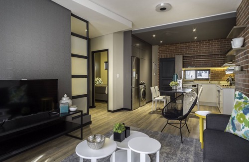 Greater Johannesburg Metropolitan Area Apartamento | C. A.G Apartamento de tres habitaciones en Rosebank Johannesburg