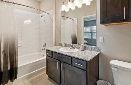 Willowbrook Apartamento | C Creek 4306 I New Construction 1bd Apt I Gated