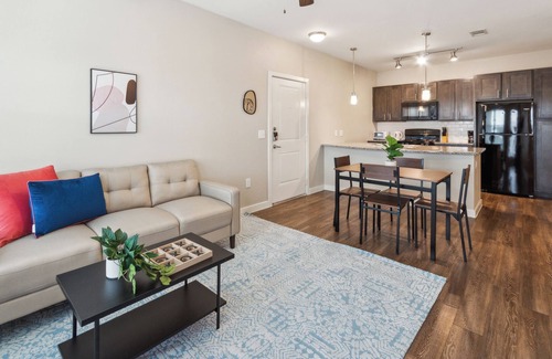 Willowbrook Apartamento | C Creek 8302 I New Construction 2Bd Apt I Gated