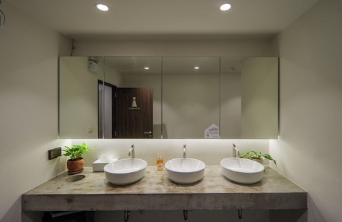 Bangkok City Centre Hotel | C'HOUSE Bangkok