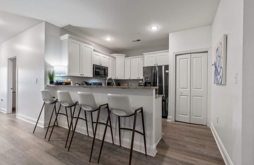 Myrtle Beach Apartamento | C · Modern 4BR Ground Level King Beds Steps 2 Beach #C
