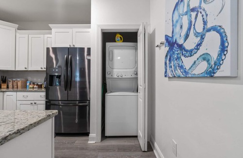 Myrtle Beach Apartamento | C · Modern 4BR Ground Level King Beds Steps 2 Beach #C