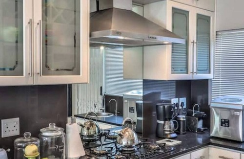 Onrus Casa | C-Onrus, Pool, Seaview, 5Bed, 5Bath, Bar, BBQ