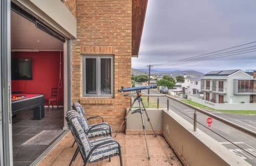 Onrus Casa | C-Onrus, Pool, Seaview, 5Bed, 5Bath, Bar, BBQ