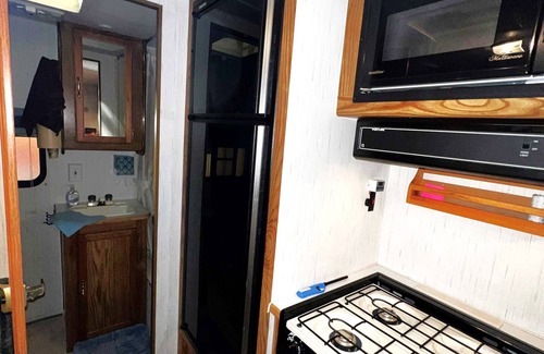 Burns Casa | Experience the Outdoors in C R Camper - Gateway Getaway