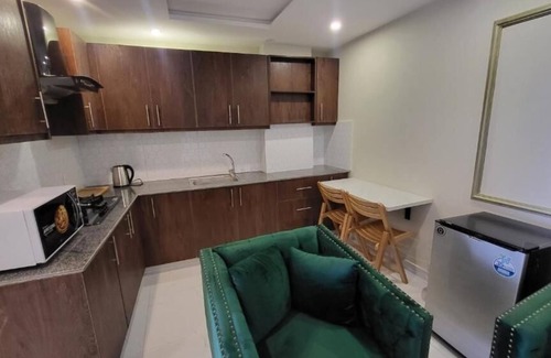 Bahria Town Apartamento | C Suites