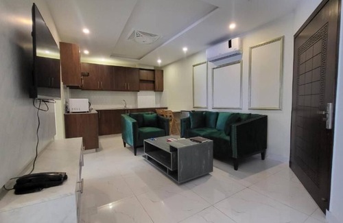 Bahria Town Apartamento | C Suites