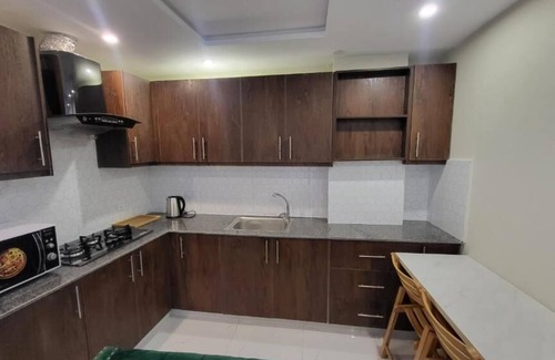 Bahria Town Apartamento | C Suites