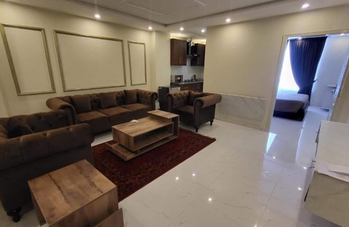 Bahria Town Apartamento | C Suites