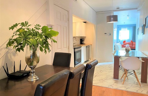 Plateau Mont Royal Casa | C12~Private Sunny Terrace+15 Beds/Sofabeds+5 Full baths+Free parking