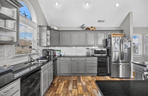 Ocean Hill Casa | C1256 Modern! Heated Saltwater Pool! Hot Tub! Great Location!