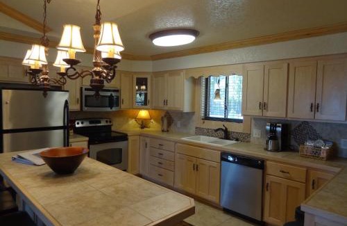 Mount Ida Casa | C22, a luxury, three bedroom, three bath Harbor North cottage overlooking the lake cottage