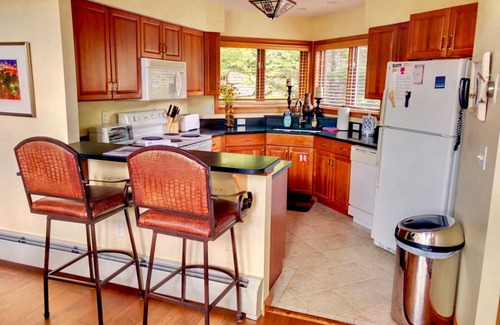 Bretton Woods Casa | Amplia casa de campo Crawford Ridge con vistas al monte Washington: ¡a un corto paseo de la estación de esquí y de las pistas! Transporte gratuito al complejo. Entrega de comestibles disponible!