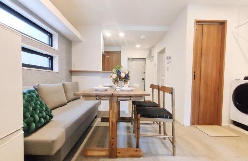 Honmachi Apartamento | C3 Shibuya new hotel, 2 bedrooms and 1 living room, 7 mins to ST Max 6P 渋谷全新酒店 全新装修 两室一厅 交通中心 车站7分钟 最大6人 直达新宿 涉谷 表参道 品川 池袋 上野 代代木 银座 原宿