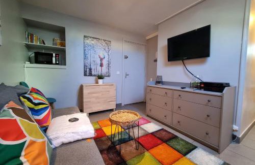 Quartier Exposition-Bajatiere Apartamento | #C5 Le Colorful T2 City center near tram A