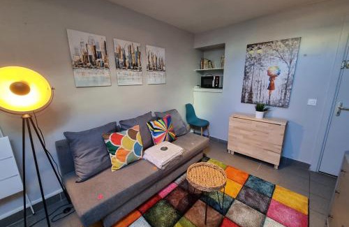 Quartier Exposition-Bajatiere Apartamento | #C5 Le Colorful T2 City center near tram A